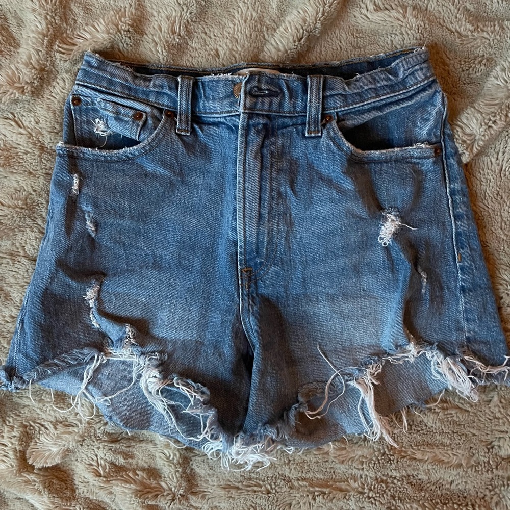 Abercrombie and Fitch high-rise 4” mom short